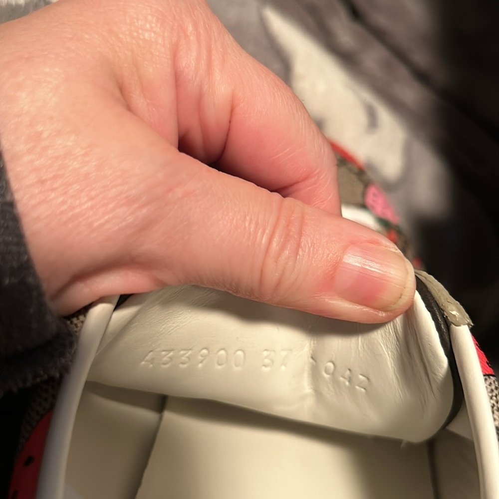 Gucci Supreme Strawberry Sneakers - Picture 5 of 8